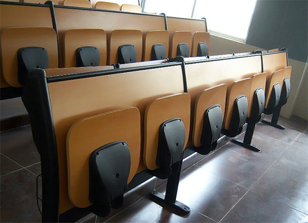 海發(fā)階梯椅產品案例:深圳育新學校 多媒體階梯椅